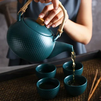 Бытовой керамический чайный сервиз, набор из четырех чашек, креативные чашки для послеобеденного чая, чайник с камелией кунг-фу
