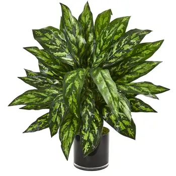 Серебряное искусственное растение в черной стеклянной вазе, зеленый